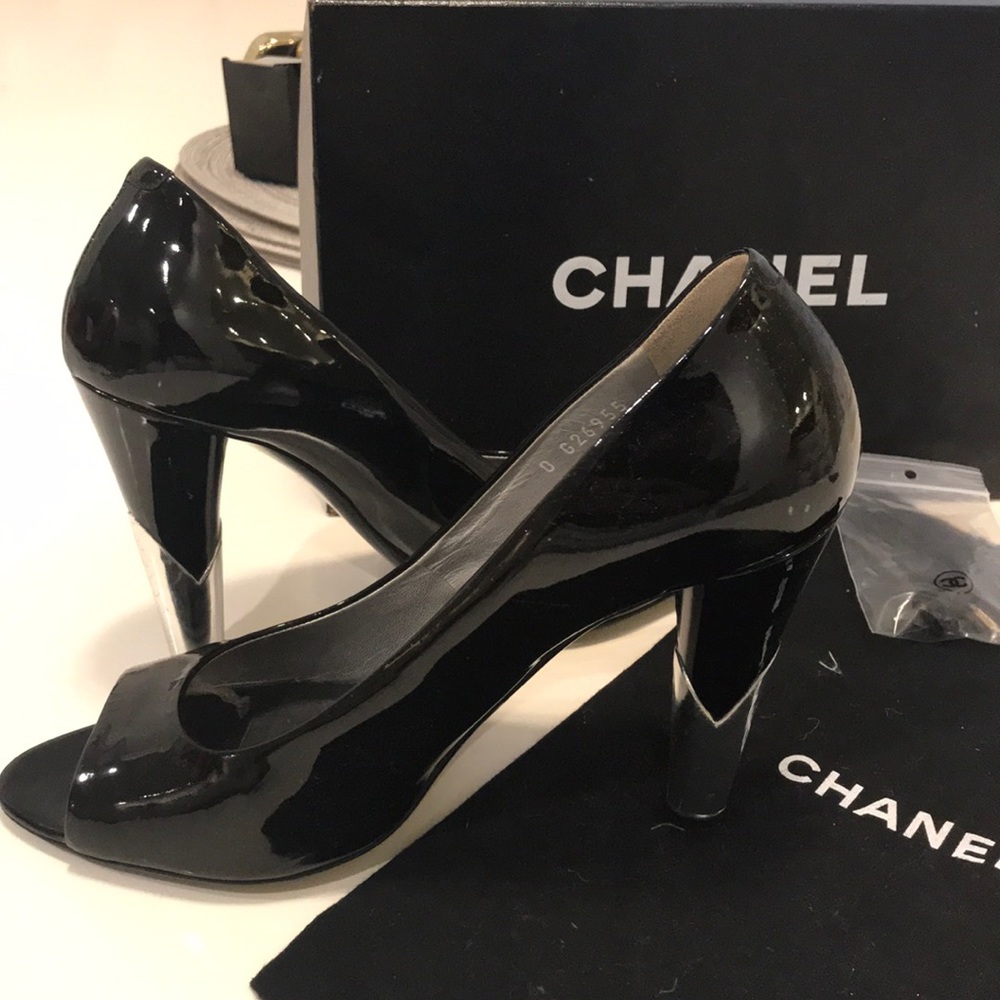 CHANEL heels 👠